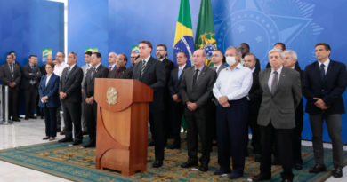 Em pronunciamento, Bolsonaro acusa Moro de negociar vaga no STF