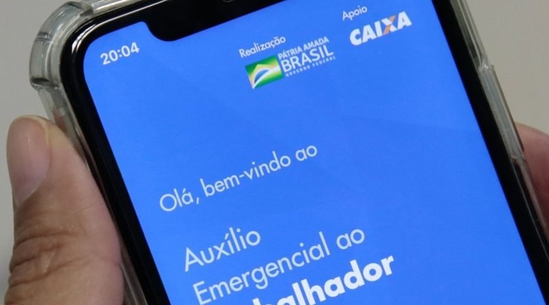 Mães com direito a auxílio emergencial de R$ 1.200 receberão a partir do dia 14