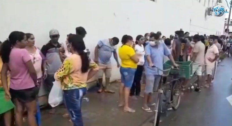 Fila da Caixa Econômica em Caucaia dobra o quarteirão