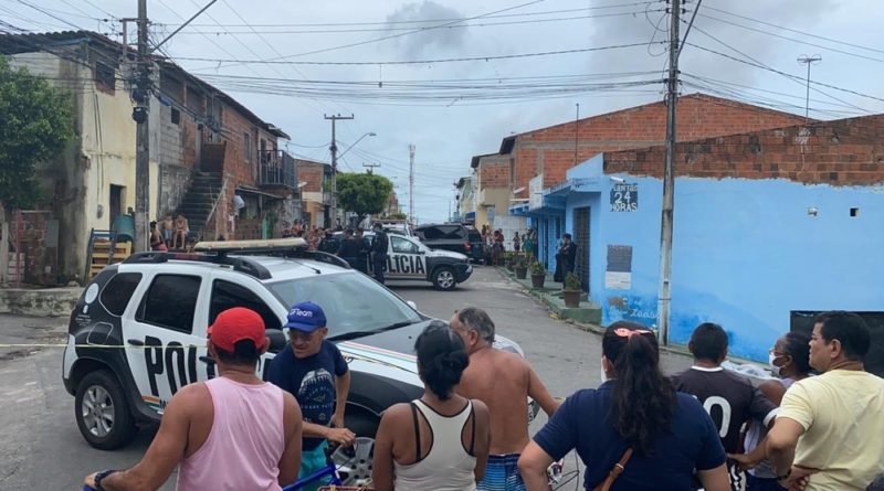 Mãe e filho são mortos a tiros na Barra do Ceará, em Fortaleza