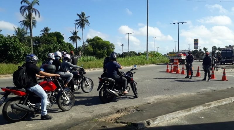 Quase 24 mil carros são abordados e 12 pessoas autuadas nos primeiros dias de lockdown em Fortaleza