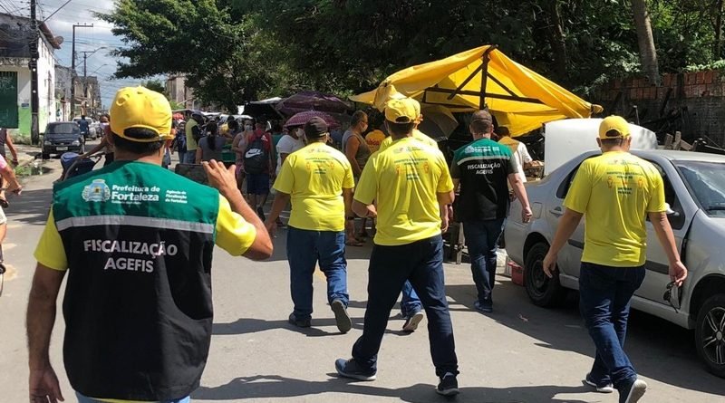 Feiras livres são encerradas no primeiro dia de lockdown em Fortaleza