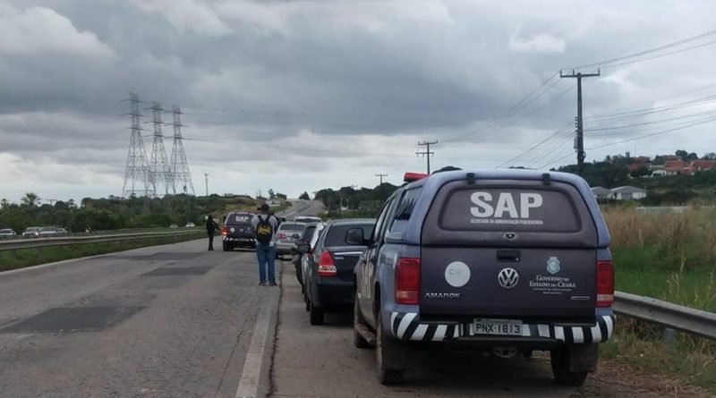 Policial é morta enquanto aguardava reboque de carro com problema na BR-116, em Itaitinga