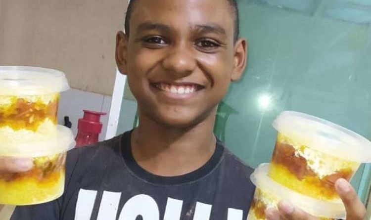 Menino sofre ataques racistas após ajudar a mãe a vender cuscuz em Tianguá interior do Ceará