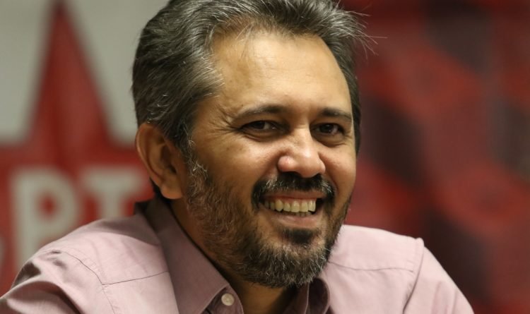 Pré-candidatura de Elmano Freitas (PT) é oficializada para a prefeitura de Caucaia