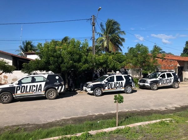 Polícia Militar prende suspeita de homicídio em Caucaia momentos após o crime