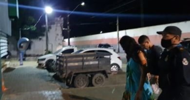 Casal suspeito de vários assaltos é preso no Centro de Caucaia e arma apreendida