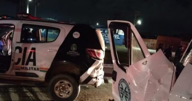 Policiais militares ficam feridos após motorista embriagado colidir com carro da corporação em Maracanaú