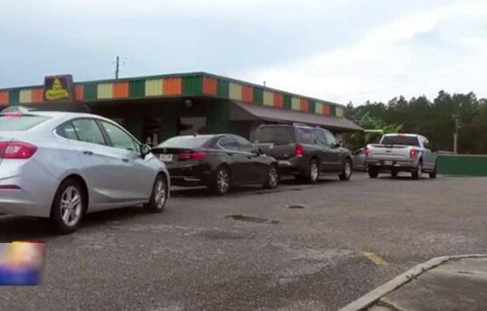 Gentileza no drive-thru: motoristas pagam conta do carro de trás por 2h