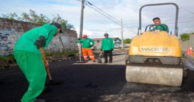 Prefeitura de Caucaia inicia operação de recuperação asfáltica no Grilo