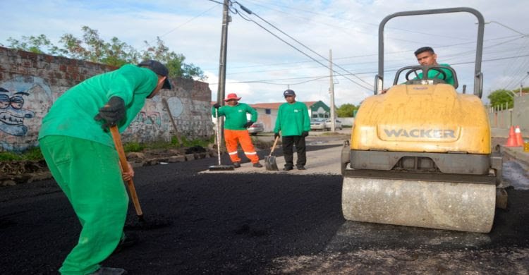 Prefeitura de Caucaia inicia operação de recuperação asfáltica no Grilo