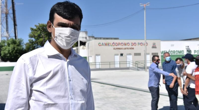 Prefeito Naumi Amorim entrega obras do primeiro Camelódromo de Caucaia