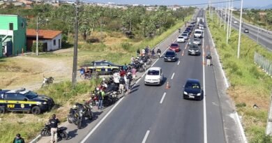 PRF apreende moto clonada durante blitz em Caucaia