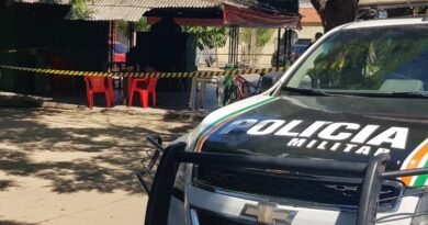 Mulher é morta a tiros na frente de amigos em calçada de bar em Fortaleza