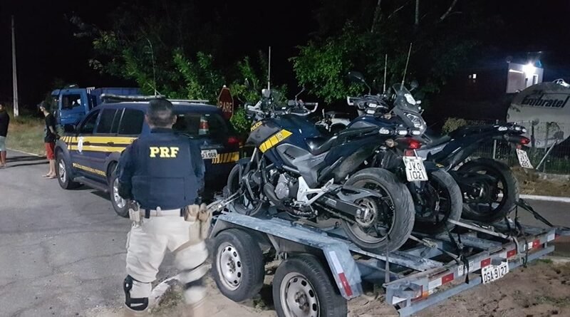 PRF apreende 26 motocicletas e ciclomotores que trafegavam de forma irregular na BR-020, no Ceará