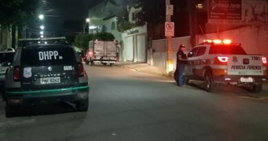 Jovem é assassinada a tiros dentro de casa, em Fortaleza