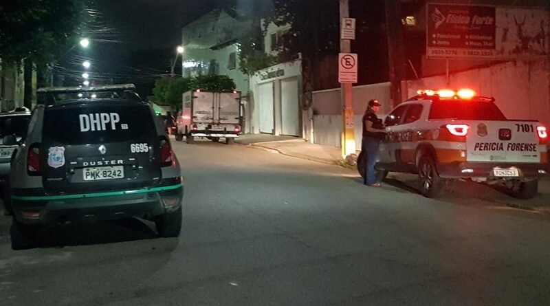 Jovem é assassinada a tiros dentro de casa, em Fortaleza