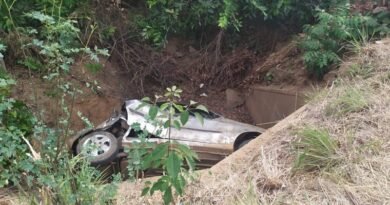 Menina de 2 anos morre e mãe e irmão ficam feridos após veículo capotar em Lavras da Mangabeira