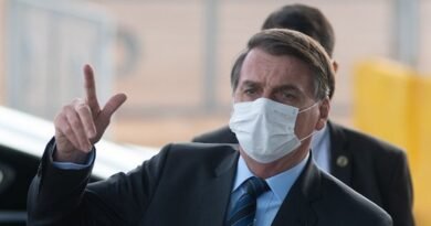 Bolsonaro suspende compra de seringas até que preço volte “à normalidade”