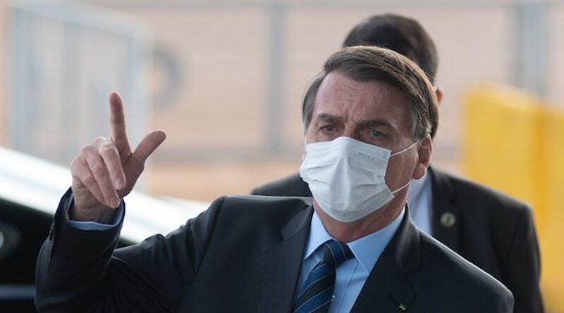 Bolsonaro suspende compra de seringas até que preço volte “à normalidade”
