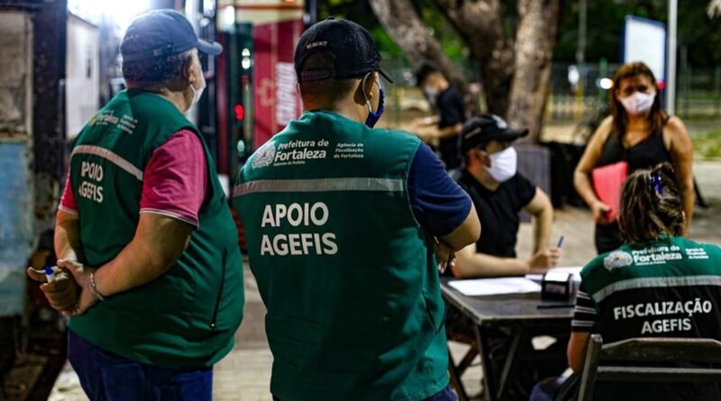 Primeiro dia de fiscalização rígida em Fortaleza interdita e autua comércios que descumprem normas sanitárias