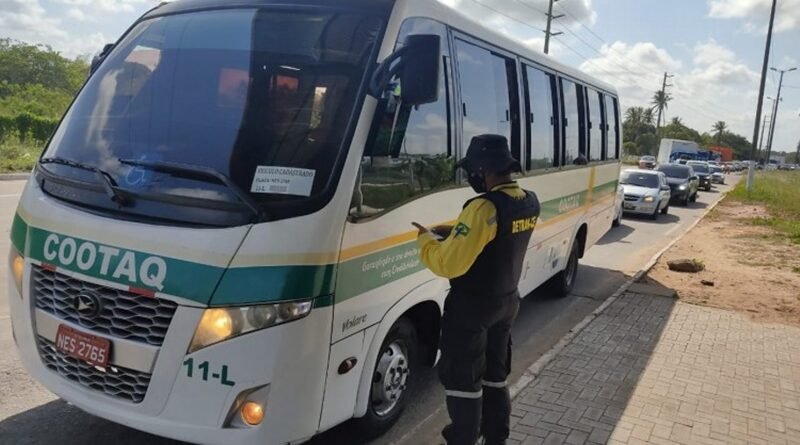 50 motoristas são impedidos de seguir viagem na CE-040 no 1º dia do decreto no Carnaval