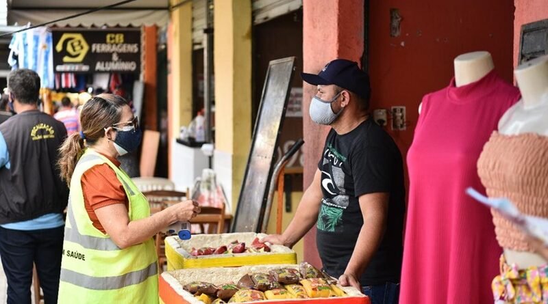 Prefeitura de Caucaia realiza ações educativas de combate à Covid no Centro da Cidade