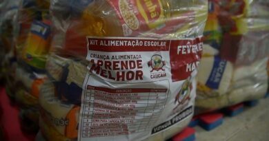 Caucaia inicia entrega de kits alimentação para mais de 53 mil famílias de alunos da rede municipal