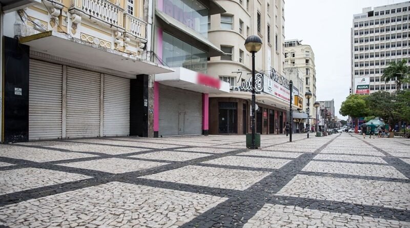 Após lockdown, Ceará começa a reduzir média de novos casos de Covid