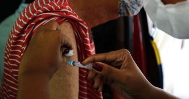Anvisa alerta para evitar a mistura de vacinas nas diferentes doses