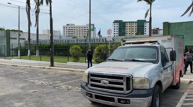 Homem baleado na rua tenta se esconder em delegacia, mas morre momentos depois