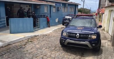 Bandidos armados invadem posto de saúde e roubam vacinas contra a Covid-19 em Natal