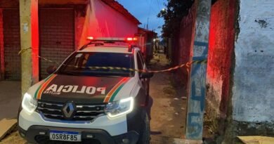 Adolescente é morto a tiros e dois são baleados enquanto jogavam futebol na rua em Fortaleza