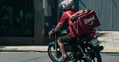 Elmano assina projeto que prevê isenção de IPVA para motoristas e entregadores de App